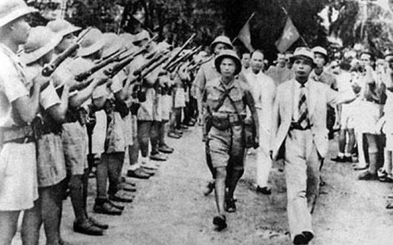 Commander of the Viet Nam Liberation Army Vo Nguyen Giap at the military parade in Ha Noi on August 26, 1945, after the victory of the August Revolution. (Photo: Archive/nhandan.vn) vng-1.jpg