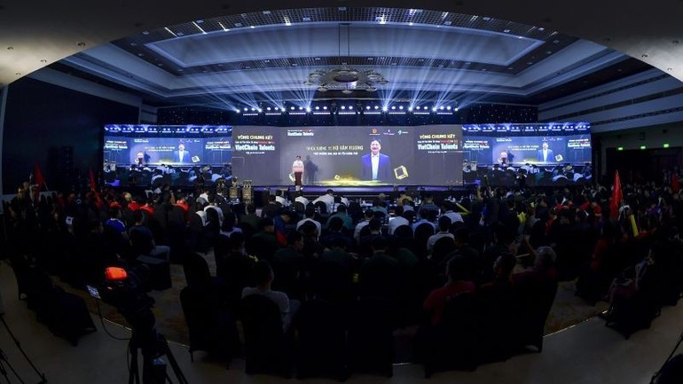 The overview of the Final Night. (Photo: PV) thieu-tuong-ts-ho-van-huong.jpg