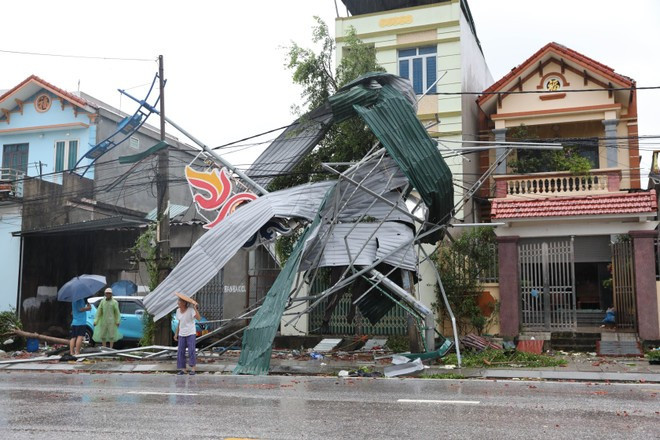 Typhoon Kajiki causes the collapse of several buildings in Ninh Binh. (Photo: VNA) Typhoon Kajiki causes the collapse of several buildings in Ninh Binh. (Photo: VNA)