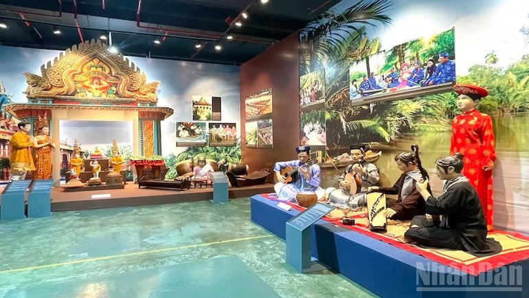 Recreation of the space of Southern amateur music (don ca tai tu). Recreation of the space of Southern amateur music (don ca tai tu).