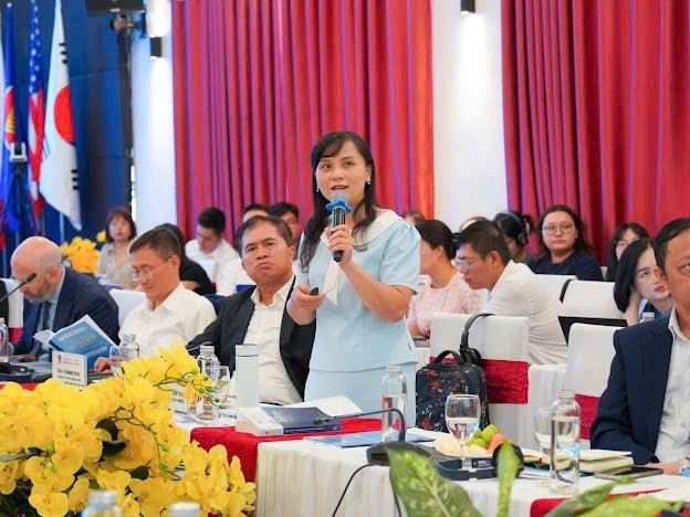 Dr. Nguyen Quynh Trang notes that the efficiency of capital and labour use in Viet Nam remains low. 00871c9fe343691d3052.jpg