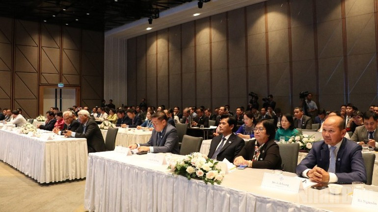 The congress was attended by more than 100 delegates from 63 VCBA member enterprises along with representatives of many Cambodian ministries, sectors and units. (Photo: Huy Vu) img-5289-354.jpg