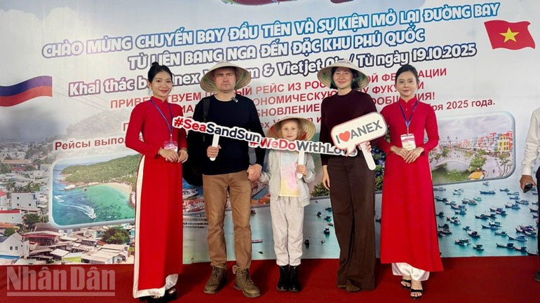 Vietjet Air and Anex Viet Nam Trading and Tourism Company Limited welcome Russian tourists to Phu Quoc. 3.jpg