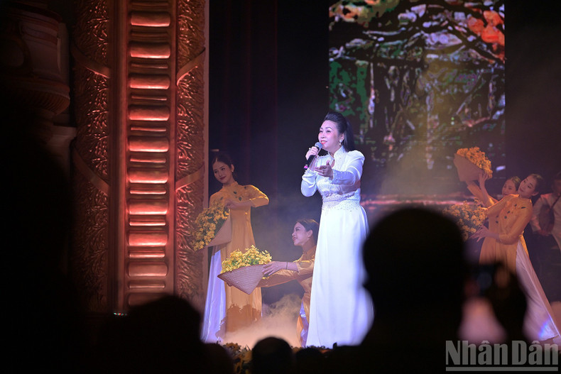 Song about Ha Noi performed at the event. Song about Ha Noi performed at the event.