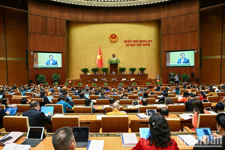Prime Minister Pham Minh Chinh delivers his report. (Photo: Thuy Nguyen) ndo-br-bnd-1419.jpg