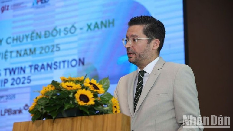 Jens Schmid-Kreye, Deputy Head of Development Cooperation, Embassy of Germany. ndo-br-chuyendoikep1.jpg
