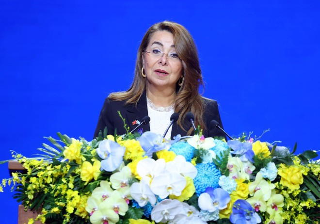 UNODC Executive Director Ghada Waly speaks at the event. (Photo: VNA) vna-potal-khai-mac-trong-the-le-mo-ky-cong-uoc-ha-noi-8361883.jpg