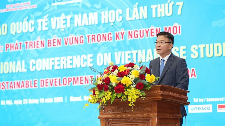 Deputy Prime Minister Le Thanh Long delivers a keynote speech at the conference. img-0084-472.jpg