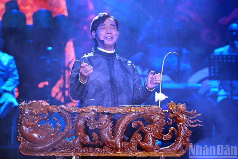 The musical piece “Xam Ha Thanh” opened the art programme. The musical piece “Xam Ha Thanh” opened the art programme.