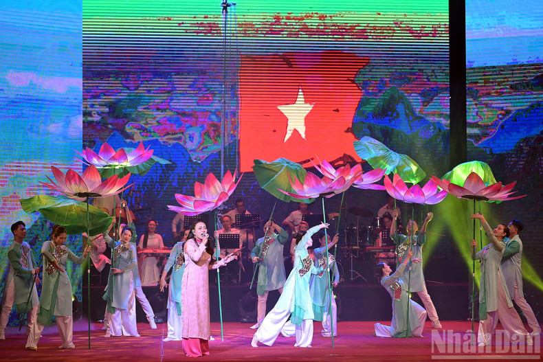 Musical performances praising the country and people of Viet Nam. Musical performances praising the country and people of Viet Nam.