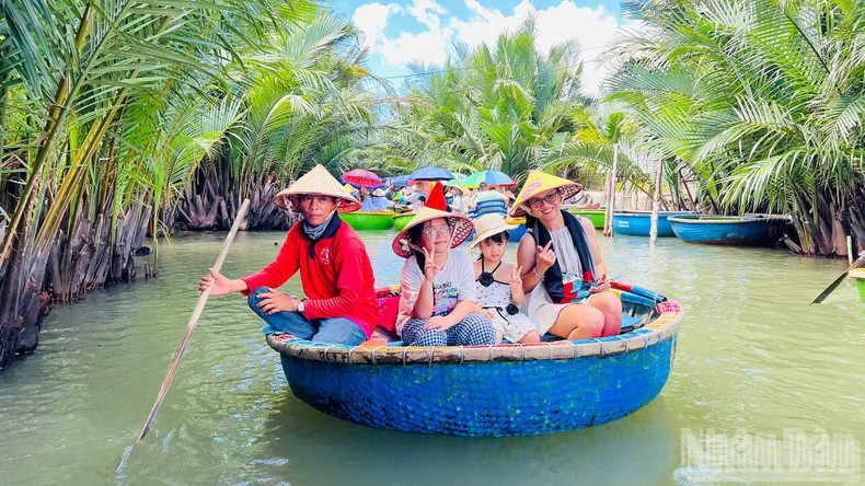 Bay Mau nipa palm forest is also a popular tourist destination. ndo-br-13.jpg