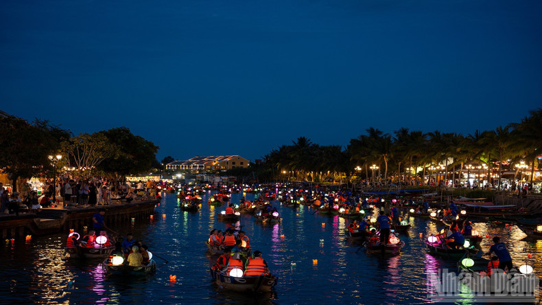 Hoi An Ancient Town bustling with tourists at night. ndo-br-7.jpg