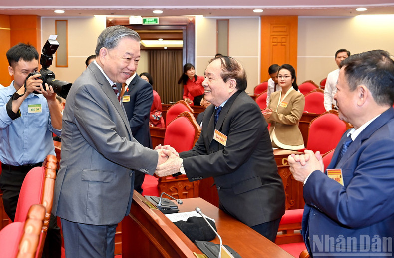 Party General Secretary To Lam chaired the meeting with intellectuals, scientists, and artists 2.jpg