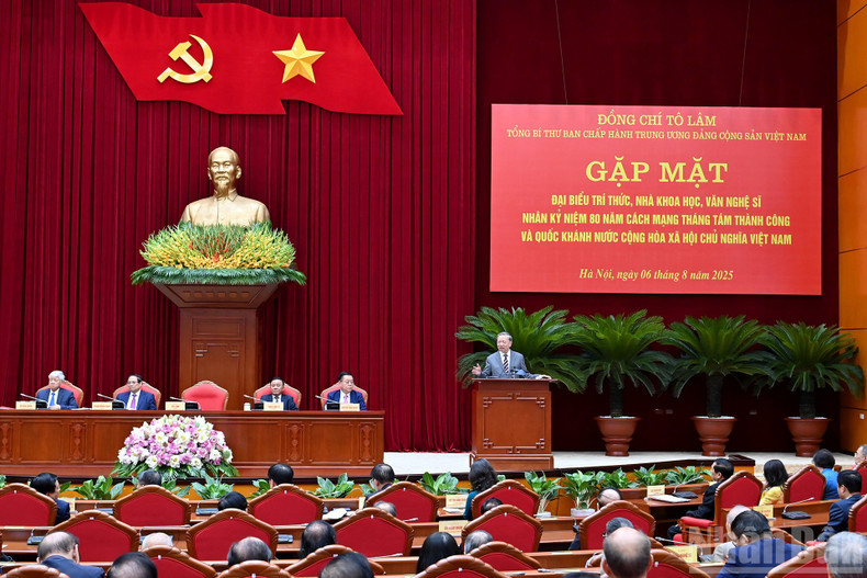 Party General Secretary To Lam delivered a speech at the meeting. 11.jpg