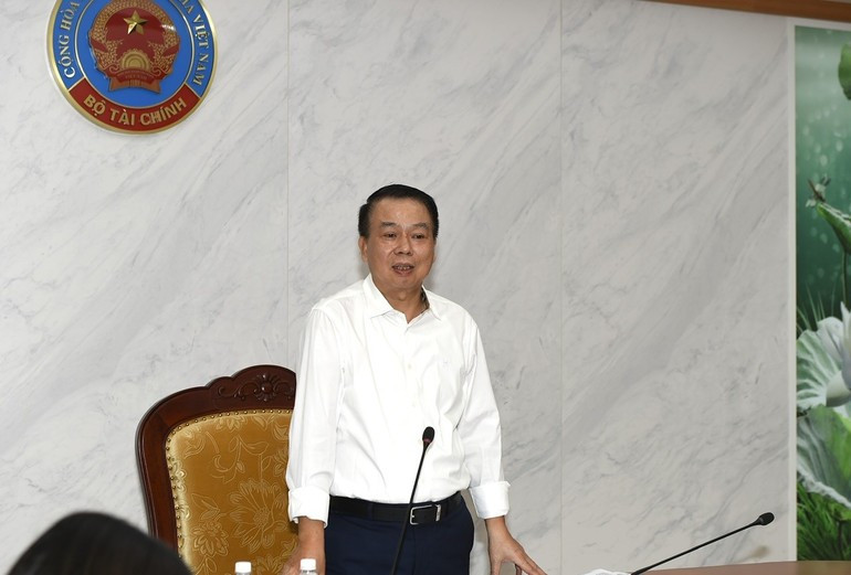 Deputy Minister of Finance Nguyen Duc Chi speaks at the conference. (Photo: HOAI PHUONG) 373e741ef7097e572718.jpg