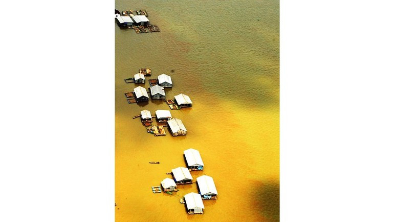 Fish farming rafts on the Tien River.