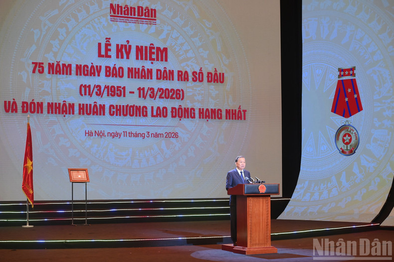 General Secretary To Lam speaks at the ceremony.