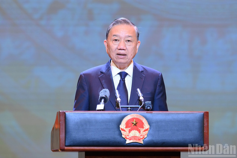 General Secretary To Lam speaks at the ceremony.