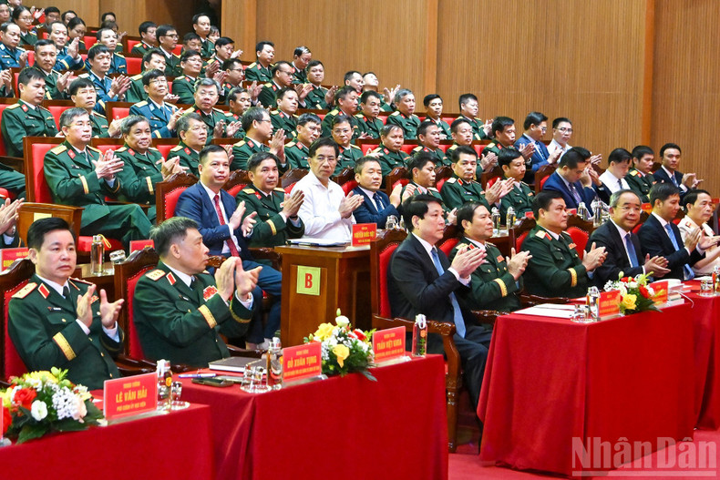 State President Luong Cuong together with leaders of the Ministry of National Defence, the National Defence Academy and delegates attend the opening ceremony of the 2025–2026 academic year.