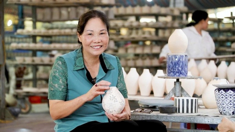 Ha Thi Vinh, an entrepreneur from Bat Trang Pottery Village. (Photo: Le Huynh) ba-vinh.jpg