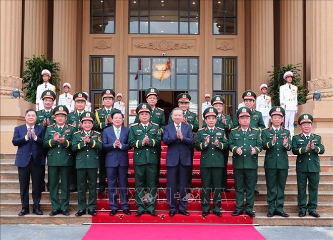 Party General Secretary To Lam and delegates at the ceremony (Photo: VNA) vna-potal-tong-cuc-cong-nghiep-quoc-phong-ky-niem-80-nam-ngay-truyen-thong-stand.jpg