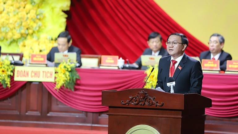 Lam Dinh Thang, Director of Ho Chi Minh City Department of Science and Technology, presenting his paper.. z7117551798363-ed662154dab654a478513a2d97275632.jpg