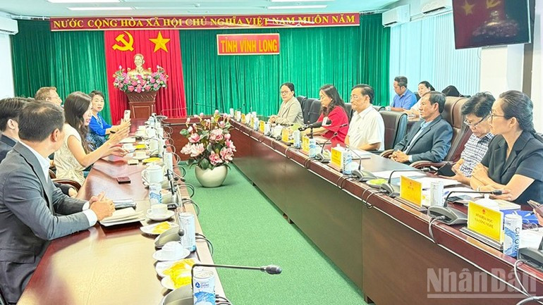 The overview of the working session anh-2-quang-canh-buoi-lam-viec.jpg