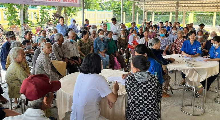 Healthcare activities attracted the participation of many people, including the elderly and policy beneficiaries. z6807847334454-837332f91e309e74d198a679927e9643.jpg