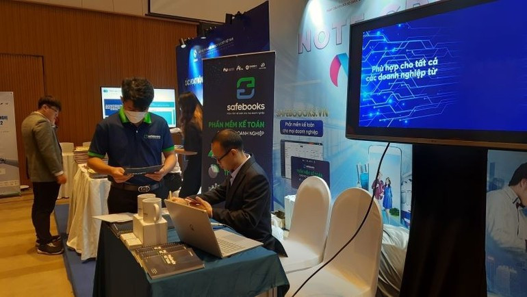 Digital transformation solutions displayed at National Digital Transformation Day held in Ho Chi Minh City. so-2.jpg