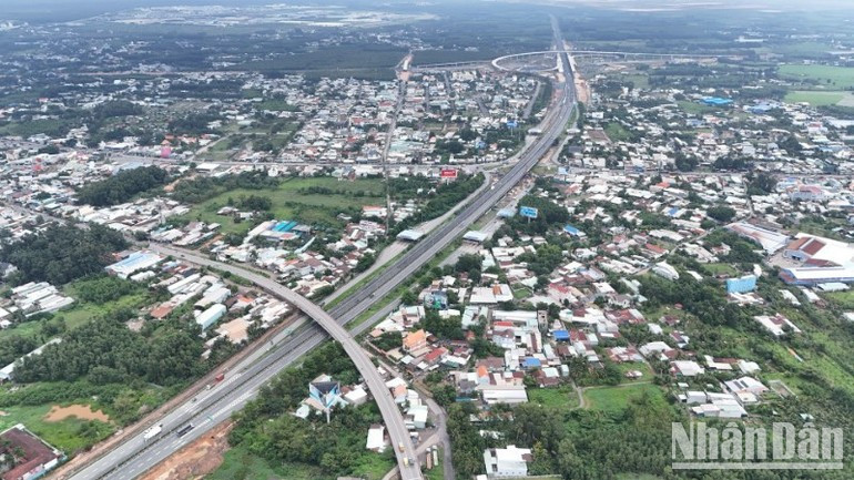 Ho Chi Minh City–Long Thanh–Dau Giay Expressway, the section through Long Thanh Commune. ndo-br-dji-20250927124048-0562-d-resize-6678.jpg