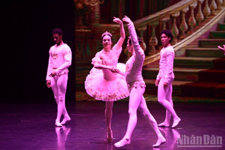 This programme is the next instalment in the international event series Musical Seasons, featuring excerpts from classical ballet works such as Swan Lake, The Nutcracker, alongside selected pieces from performances imbued with distinctive Cuban flair. tin-4.jpg