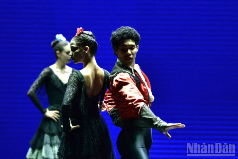 Today, the Ballet Nacional de Cuba continues to uphold and develop its tradition-based artistic path under the direction of Viengsay Valdés, who serves as Artistic Director and Prima bailarina of the Company. tin-8.jpg