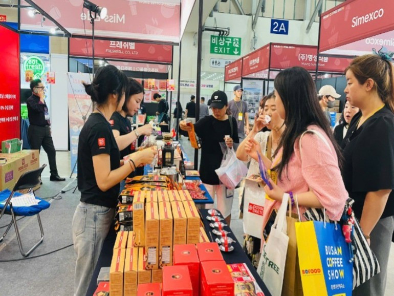 Korean consumers tasted MISS EDE Viet Nam Robusta coffee at the 15th Busan Coffee Show 2025. img-0847-6118.jpg
