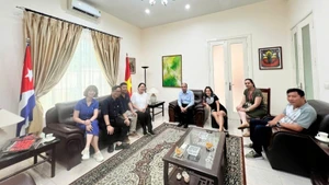 The film crew works with the Cuban Embassy in Viet Nam. (Photo: VTV)