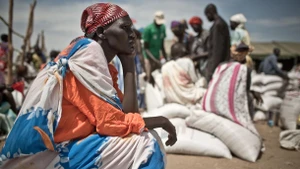 A South Sudanese woman waits to receive food aid. (Photo: Oxfam)