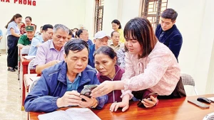 A digital literacy class for the people in Quang Ninh Province.