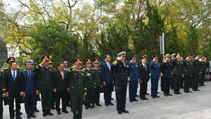 Vietnamese Minister of National Defence General Phan Van Giang and his Chinese counterpart Senior Lieutenant General Dong Jun attend a wreath-laying ceremony at the memorial dedicated to fallen revolutionary soldiers of Viet Nam and China, located in the China – Viet Nam Friendship Park in Dongxing city, on March 19.