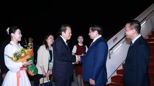Prime Minister Pham Minh Chinh arrives at Tianjin Binhai International Airport, beginning his working trip to attend the Shanghai Cooperation Organisation (SCO) Summit 2025 and have activities in China. (Photo: VNA)