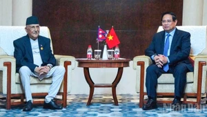 Vietnamese Prime Minister Pham Minh Chinh and his Nepalese counterpart Khadga Prasad Sharma Oli at their meeting in Tianjin on August 31. (Photo: NDO) 