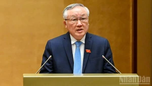 Permanent Deputy Prime Minister Nguyen Hoa Binh reports on the Government's performance during 2021–2026 at the 10th session of the 15th National Assembly on October 20, 2025. (Photo: Duy Linh)