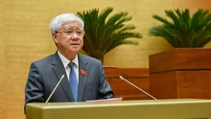 President of the Viet Nam Fatherland Front (VFF) Central Committee Do Van Chien speaks at the session. (Photo: Duy Linh)