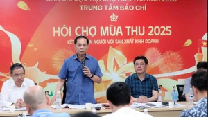 Deputy Prime Minister Bui Thanh Son chairs a meeting on the progress of construction and organisation of the Autumn Fair 2025. (Photo: VNA)