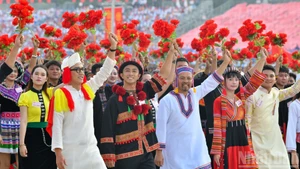 The delegation representing Viet Nam’s 54 ethnic groups. (Photo: NDO)