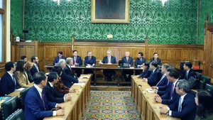 Party General Secretary To Lam meets with representatives of the UK’s All-Party Parliamentary Group for Viet Nam in London on October 29. (Photo: VNA)