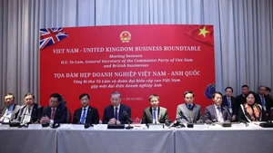 General Secretary of the Communist Party of Viet Nam To Lam and the Vietnamese delegation at the Viet Nam–UK Business Roundtable in London on October 30, 2025. (Photo: VNA)