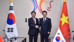 Vietnamese State President Luong Cuong and Korean President Lee Jae Myung.