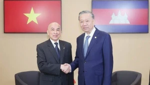 General Secretary of the CPV Central Committee To Lam meets with Cambodian King Norodom Sihamoni on the sidelines of the 19th Francophonie Summit in Paris on October 5, 2024. (Photo: VNA) 