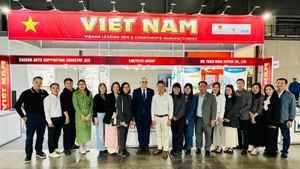 Officials and representatives of businesses at the Vietnamese pavilion at ICMA Milan 2025 (Photo: VASI)