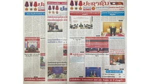 Front pages of major Lao newspapers in recent days have prominently featured articles praising Laos-Viet Nam relations. (Photo: Duy Toan)