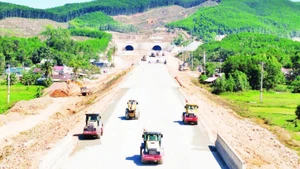 About 208 kilometres of expressway will be put into use on the upcoming occasion of August 19. (Photo: Thu Le)